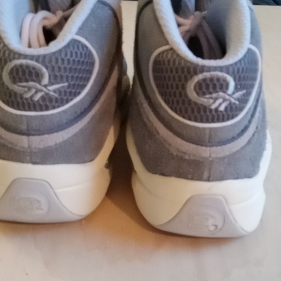 ***SOLD***Reebok Question sneakers/A.I's..wolf grey - Picture 8 of 8